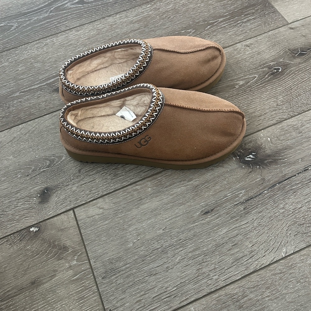 UGG Tasman Slippers size 9